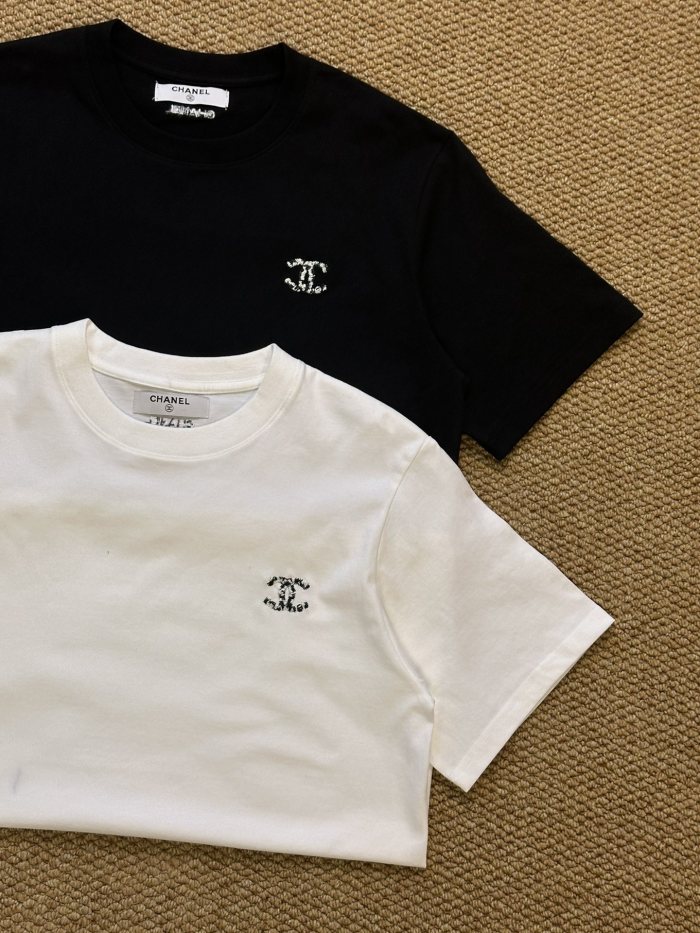 入手困難 シャネル コピーおすすめ 2024半袖Tシャツペアルックロッカーシンクロ2色
