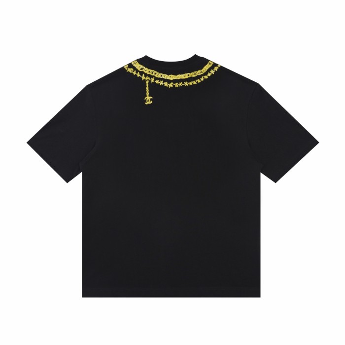 【話題商品！】 シャネル コピーおすすめ 2024 SSスカルネックレス柄半袖Tシャツ