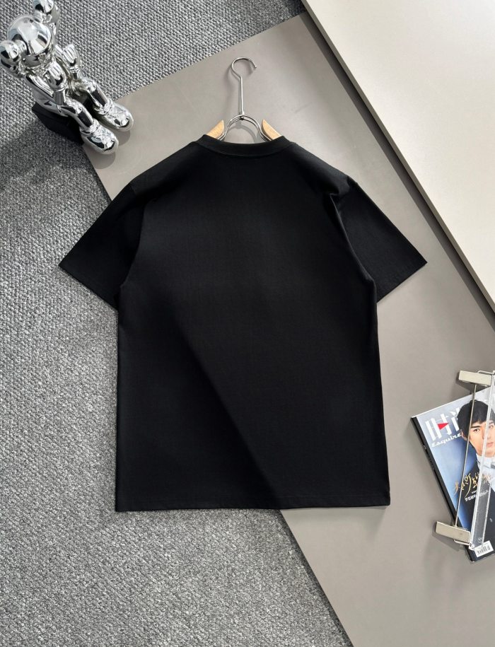 超奇跡の入荷☆ グッチ 偽物通販 2024早春爆金胸元に刺繍Tシャツ