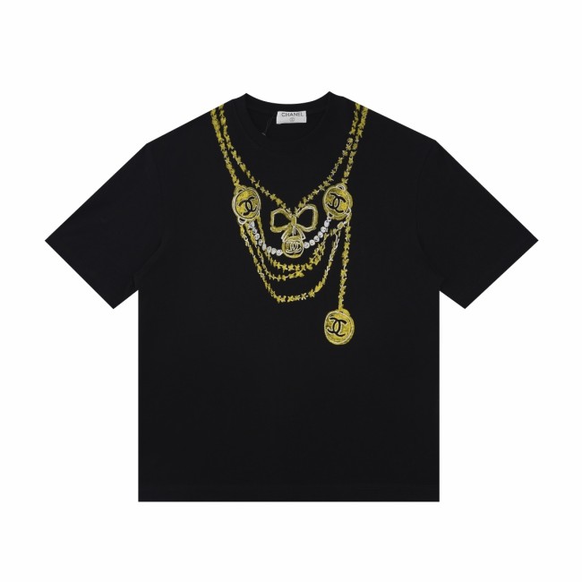 【話題商品！】 シャネル コピーおすすめ 2024 SSスカルネックレス柄半袖Tシャツ