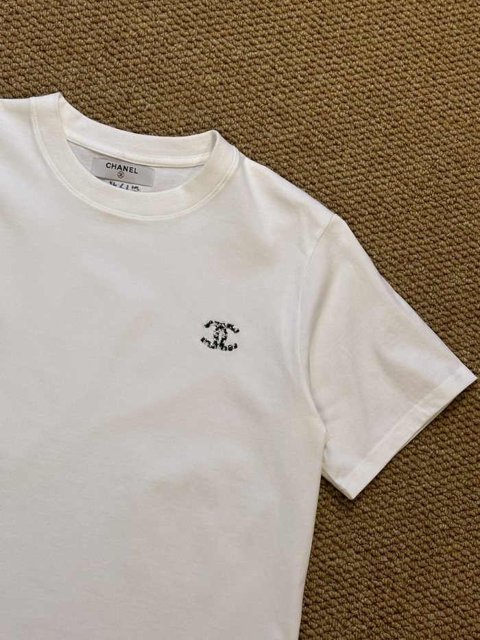 入手困難 シャネル コピーおすすめ 2024半袖Tシャツペアルックロッカーシンクロ2色