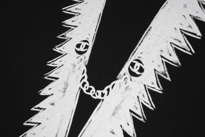 一目惚れ♪ シャネル コピーおすすめ アルファベットロゴプリントペアルッククルーネック半袖Tシャツ2色