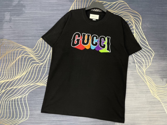 稀少 グッチ 激安通販 2024春夏新作アルファベットプリントラウンドネック半袖Tシャツ2色