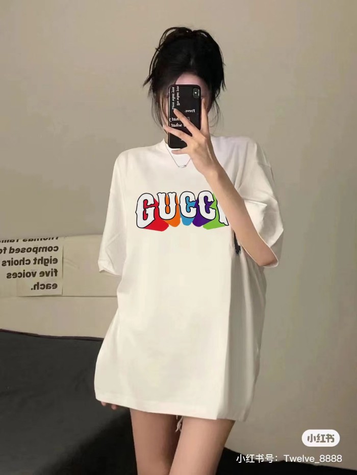 稀少 グッチ 激安通販 2024春夏新作アルファベットプリントラウンドネック半袖Tシャツ2色