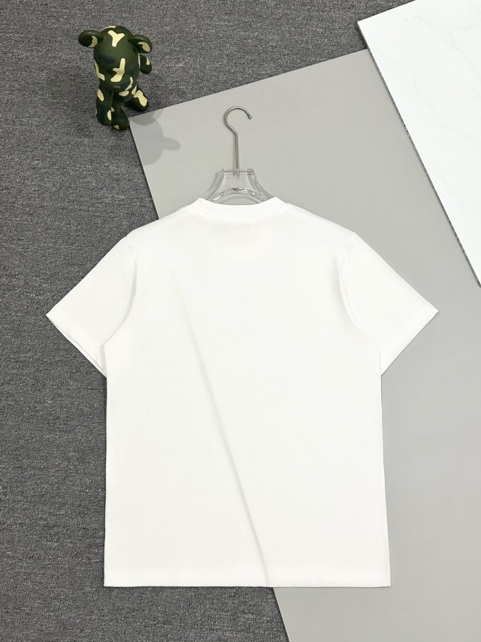 大人気 グッチ コピーおすすめ の前面にテープル刺繍Ｔシャツ
