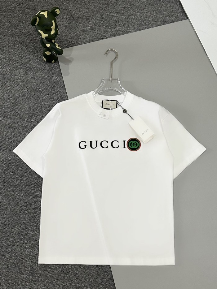 超奇跡の入荷☆ グッチ 偽物通販 の最新トップバージョンの胸の前の厚手版半袖Tシャツ