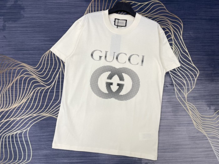 高品質 グッチ 激安偽物 2024春夏新作プリントラウンドネック半袖Tシャツ2色