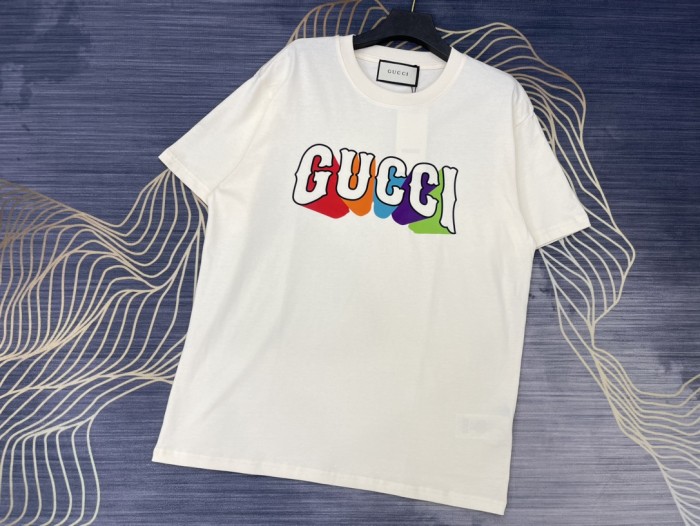 稀少 グッチ 激安通販 2024春夏新作アルファベットプリントラウンドネック半袖Tシャツ2色