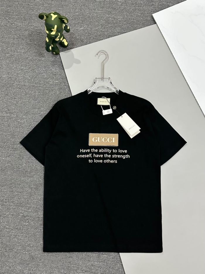 ★超人気 グッチ 激安偽物 の前面にテープル刺繍Ｔシャツ