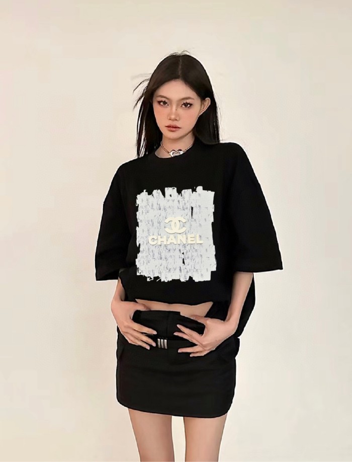 一目惚れ♪ シャネル 偽物通販 大落書き立体ロゴプリントカップルカジュアル半袖Tシャツ