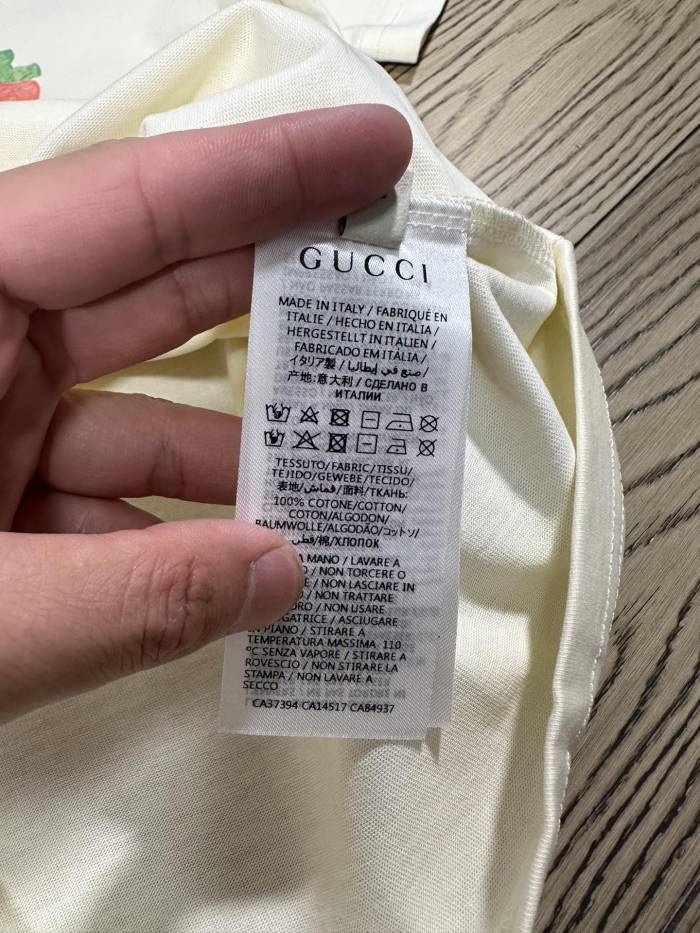 日本未入荷 グッチ スーパーコピー 夏のピーターラビット黒鉛プリントキノコ雲カップルの丸首半袖Tシャツ