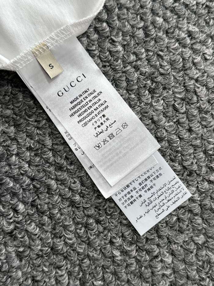 使い勝手良し グッチ 激安通販 2024早春爆金胸元に刺繍Tシャツ