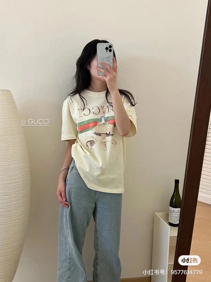 日本未入荷 グッチ スーパーコピー 夏のピーターラビット黒鉛プリントキノコ雲カップルの丸首半袖Tシャツ