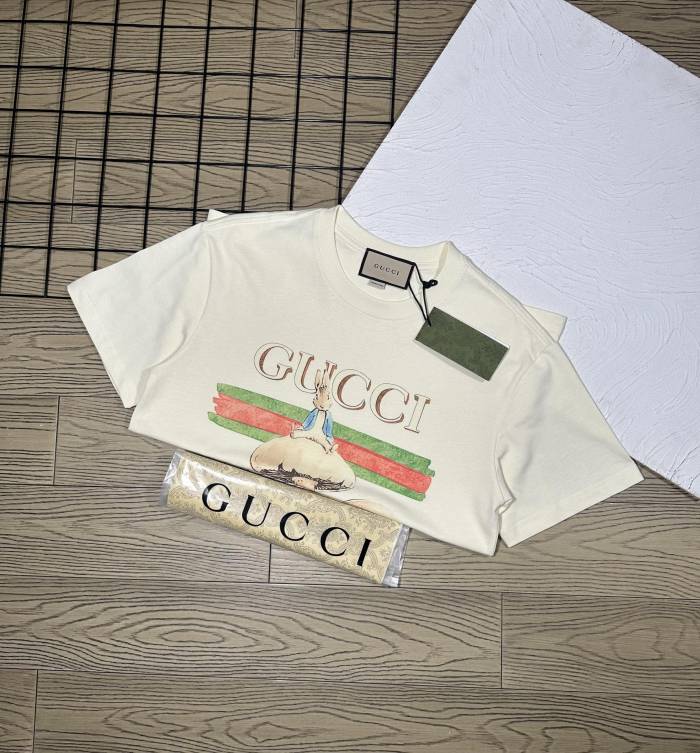 日本未入荷 グッチ スーパーコピー 夏のピーターラビット黒鉛プリントキノコ雲カップルの丸首半袖Tシャツ