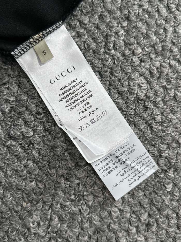 超奇跡の入荷☆ グッチ 偽物通販 2024早春爆金胸元に刺繍Tシャツ