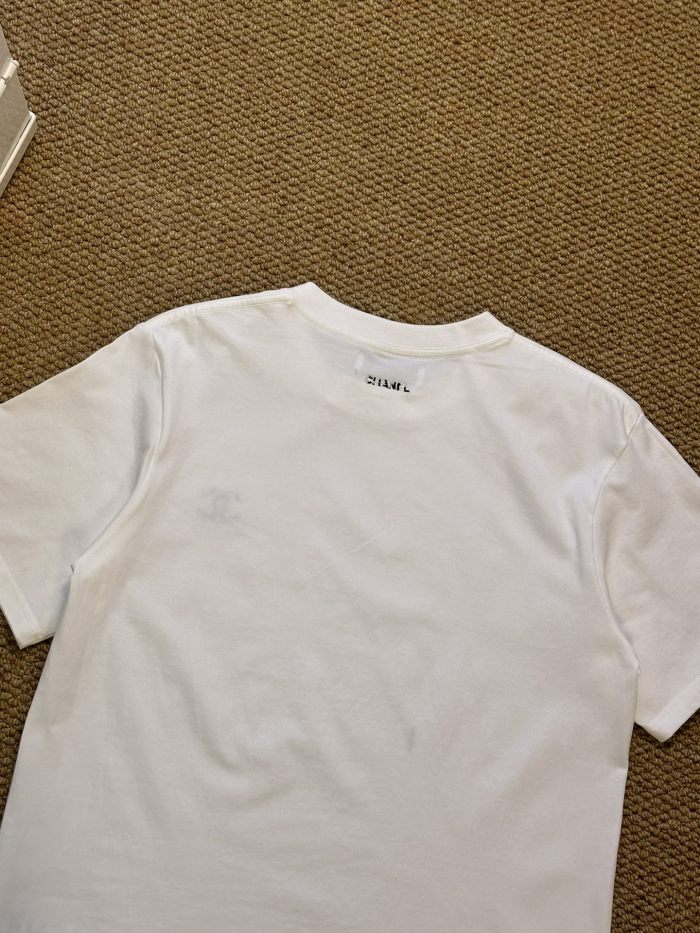 入手困難 シャネル コピーおすすめ 2024半袖Tシャツペアルックロッカーシンクロ2色