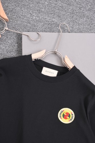 高品質 グッチ 偽物通販 2024 SS春夏新作ラウンドロゴ刺繍半袖Tシャツ