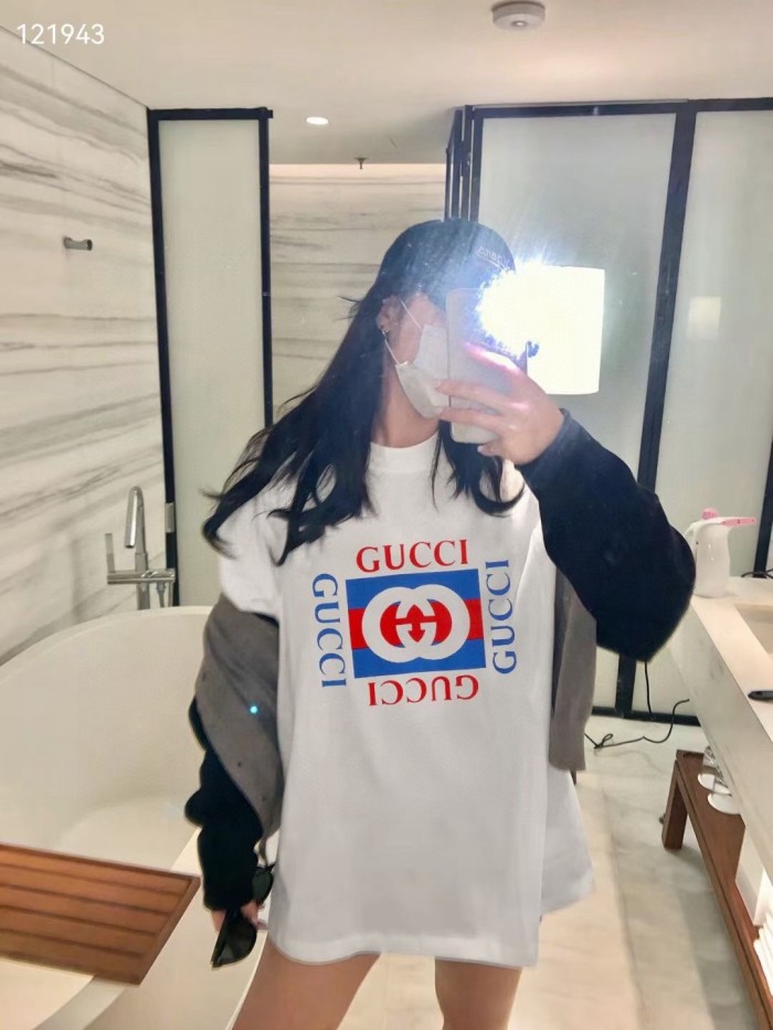 ★超人気 グッチ コピー 2024春夏新作プリントロゴラウンドネック半袖Tシャツ2色