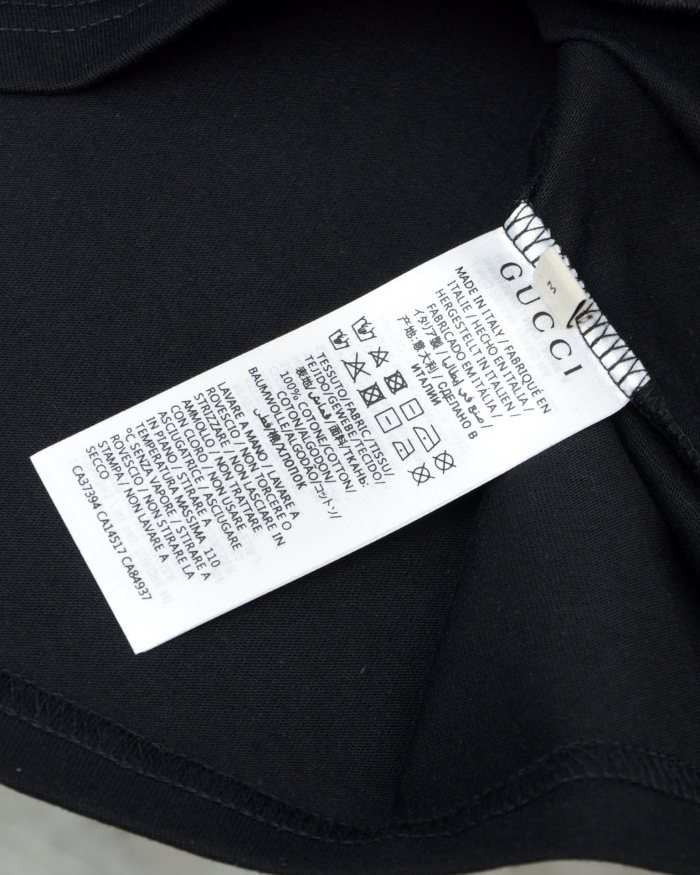 一目惚れ♪ グッチ n級品 アートグラフィティキャットウォークプリントラウンドネック半袖Tシャツ2色