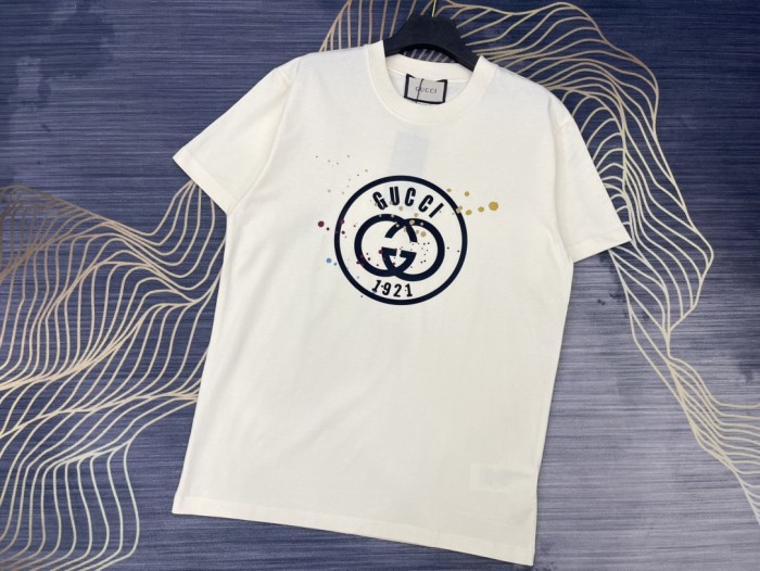 稀少 グッチ n級品 2024春夏新作プリントロゴラウンドネック半袖Tシャツ2色
