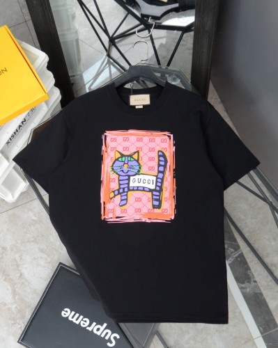一目惚れ♪ グッチ n級品 アートグラフィティキャットウォークプリントラウンドネック半袖Tシャツ2色