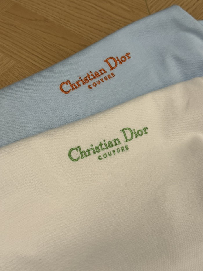 ★超人気 ディオール 激安偽物 夏カラーアルファベット刺繍スモールロゴカップル半袖Tシャツ