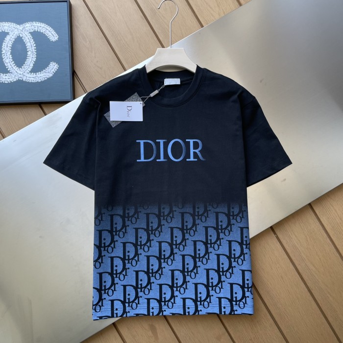 追跡付 ディオール スーパーコピーデジタルプリントグラデーションアルファベットロゴ半袖Tシャツ2色