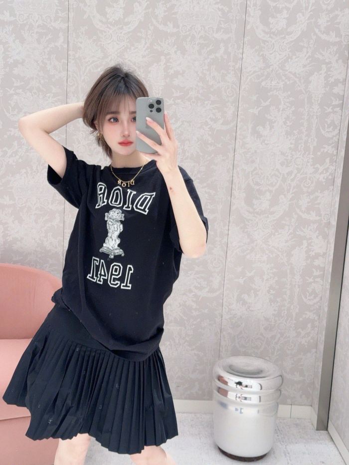 入手困難 ディオール 偽物通販 2024春夏新作ロゴラウンドネック半袖Tシャツ2色