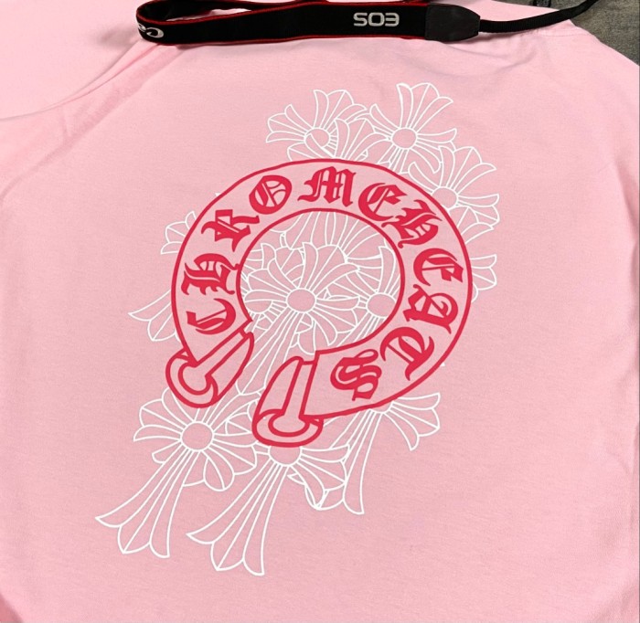 一目惚れ♪ クロムハーツ n級品 馬蹄十字大プリントペアルック半袖T