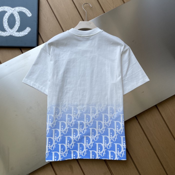 追跡付 ディオール スーパーコピーデジタルプリントグラデーションアルファベットロゴ半袖Tシャツ2色