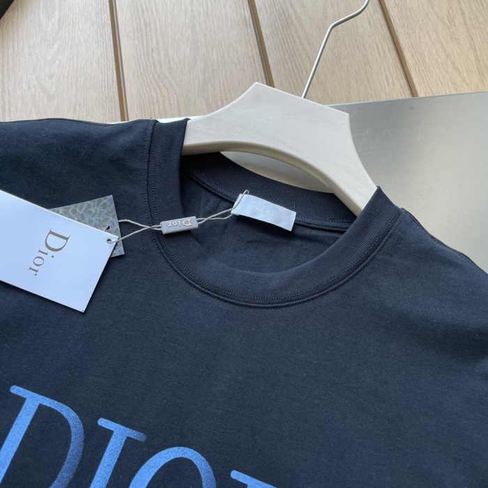 追跡付 ディオール スーパーコピーデジタルプリントグラデーションアルファベットロゴ半袖Tシャツ2色