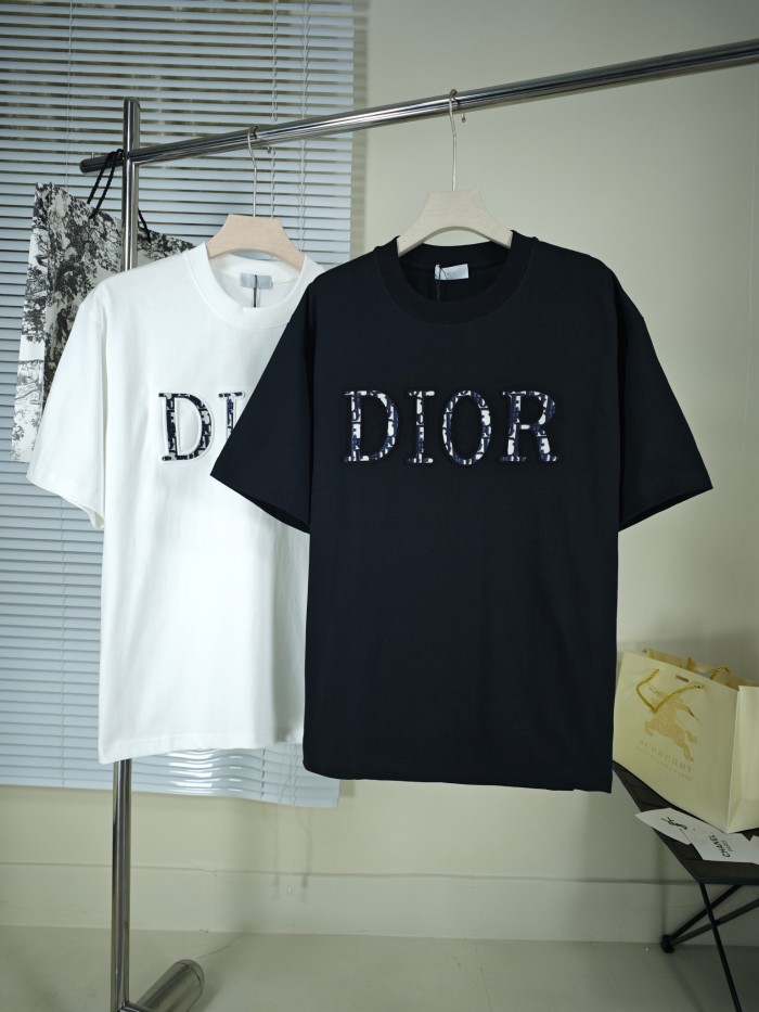 【話題商品！】ディオール n級品 24 SS夏シート立体プレス男女同型コットンクルーネック半袖Tシャツ2色