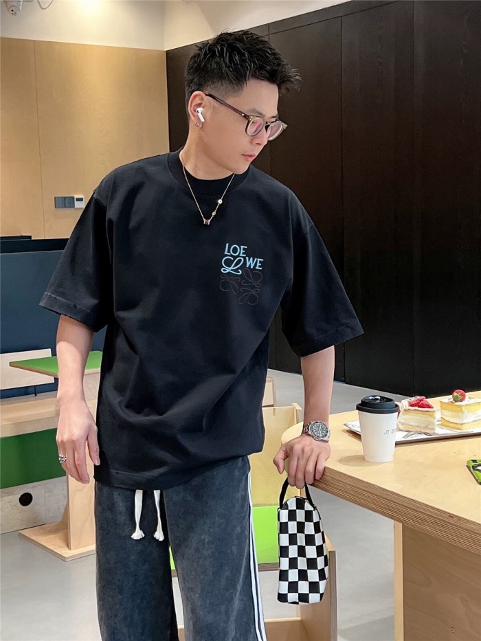日本未入荷 ロエベ n級品 刺繍ズレロゴ刺繍オールインワン丸首半袖Tシャツ