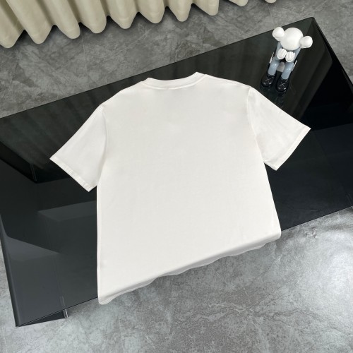 入手困難 ロエベ スーパーコピー 24 ss最新立体クラシックエンボスロゴ半袖Tシャツ