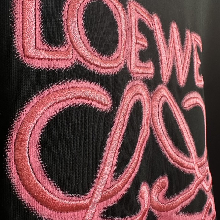 一目惚れ♪ ロエベ コピー カスタムクラシックネオン大ロゴ立体刺繍半袖Tシャツ