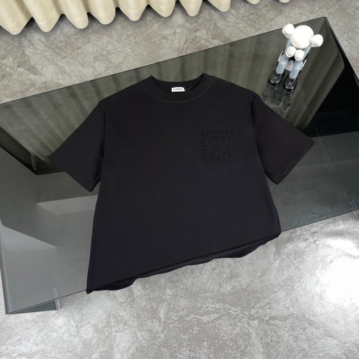 超話題! ロエベ n級品 24 ss最新立体クラシックエンボスロゴ半袖Tシャツ