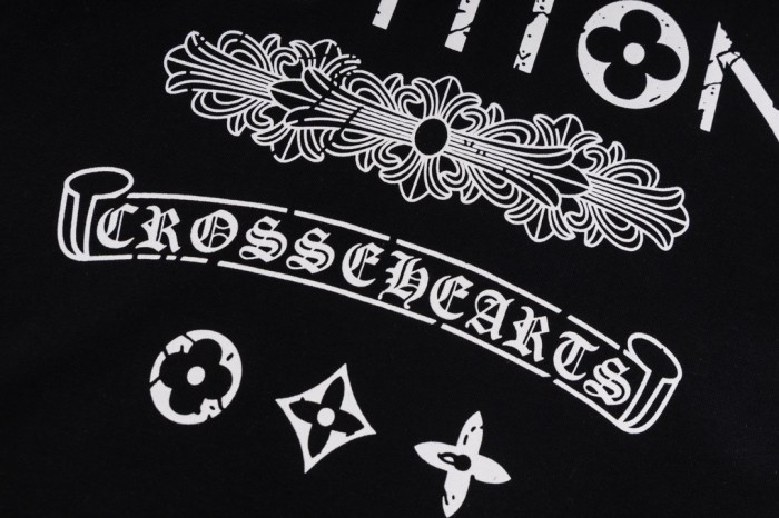 【限定】クロムハーツ n級品 2024新スローガンアルファベットLOGOロゴ前後幅プリント丸首半袖