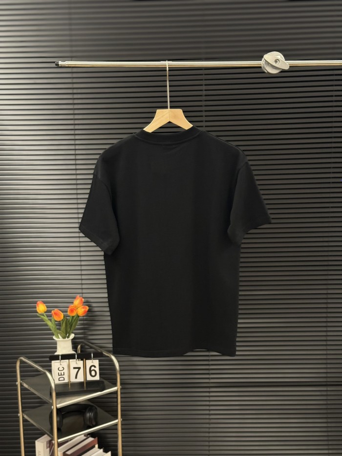 累積売上総額第１位！ロエベ 偽物通販 夏の新作ポケット刺繍カップル半袖Tシャツ2色
