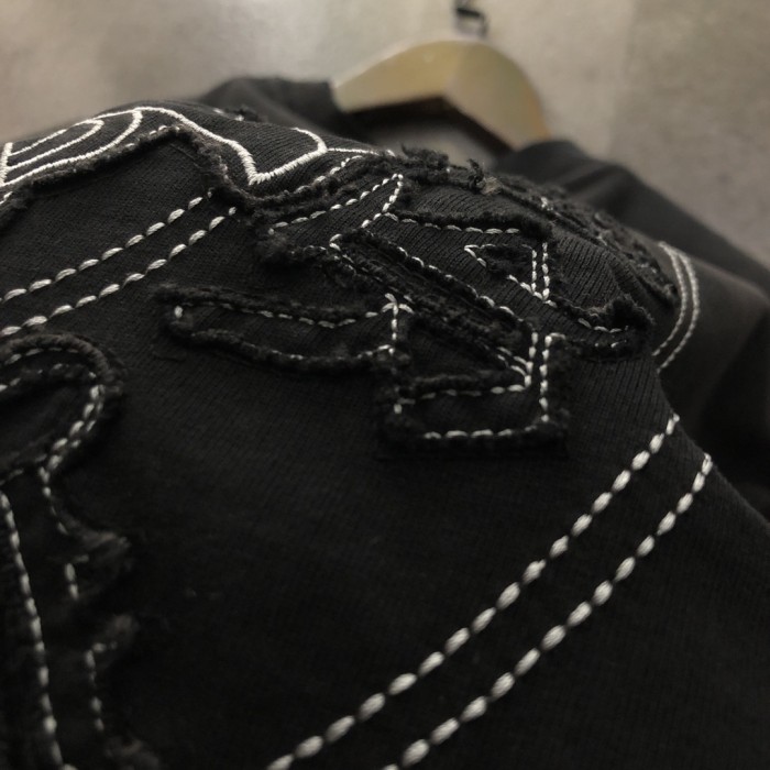 【話題商品！】クロムハーツ 偽物通販 2024新型重工シート刺繍半袖Tシャツ