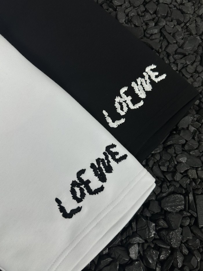 入手困難 ロエベ コピー 24 ss新作合皮衝突色ポケット刺繍アルファベットカジュアルパンツ2色