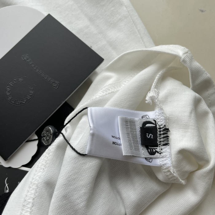 【話題商品！】クロムハーツ 激安通販 の皮貼り十字架の鉄のマイクロロゴTシャツ