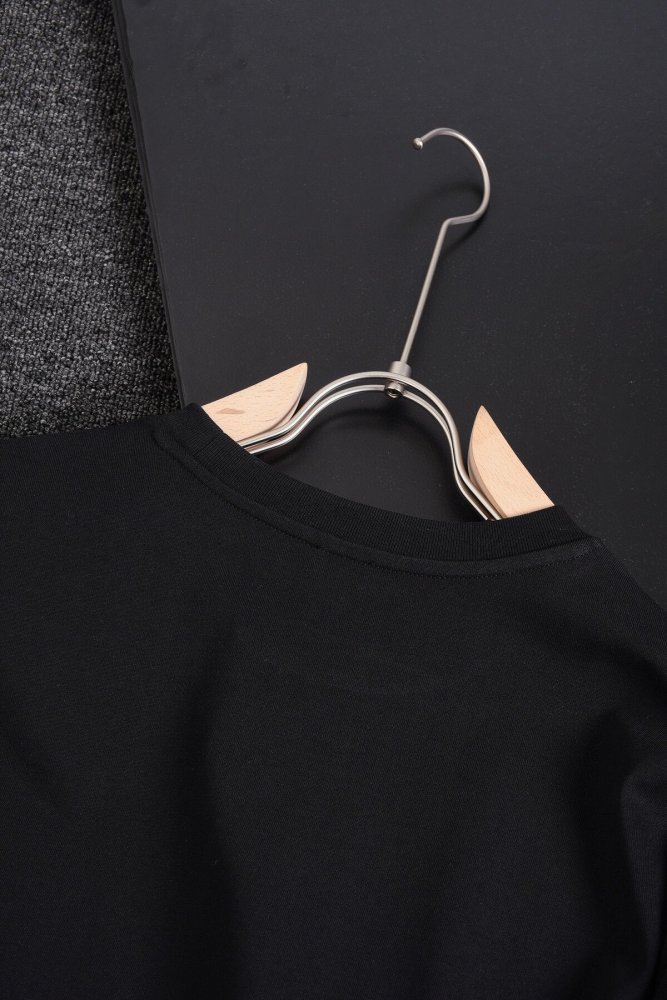 超奇跡の入荷☆ ロエベ 偽物通販 刺繍オールインワンネック半袖Tシャツ