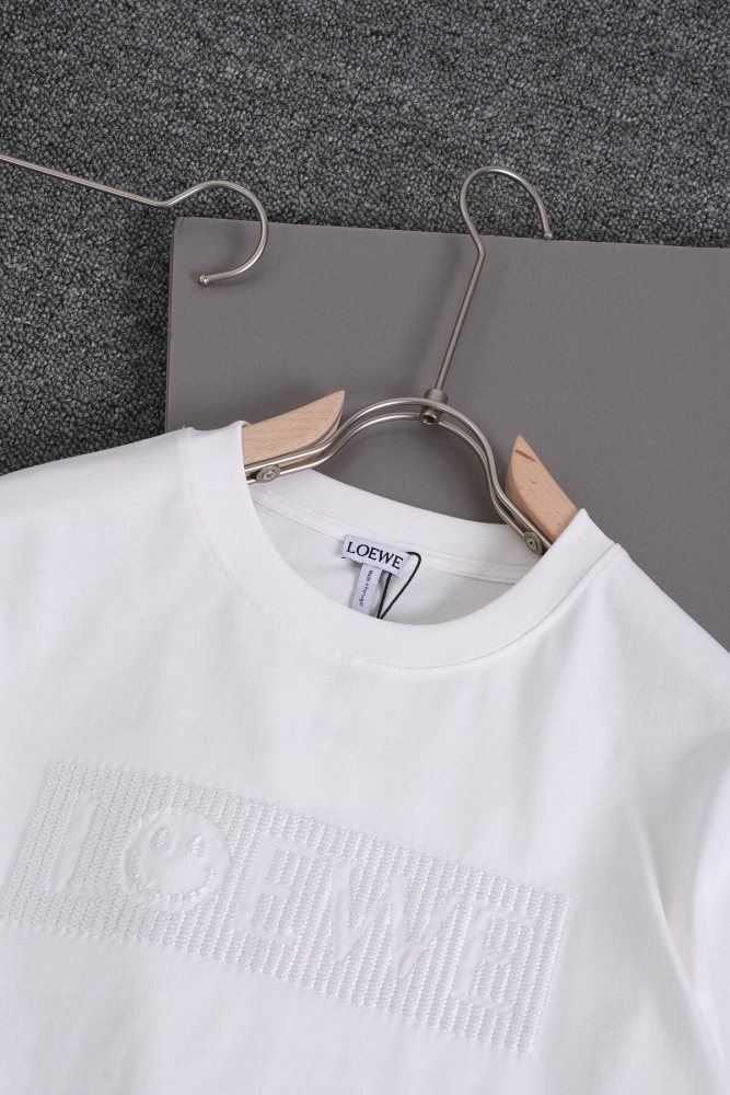 一目惚れ♪ ロエベ スーパーコピー 刺繍オールインワンネック半袖Tシャツ