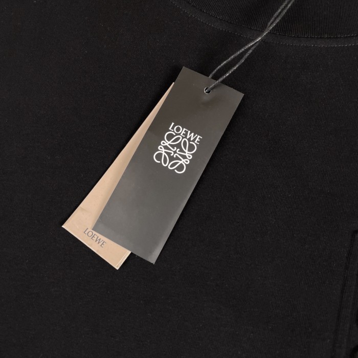 超話題! ロエベ n級品 24 ss最新立体クラシックエンボスロゴ半袖Tシャツ