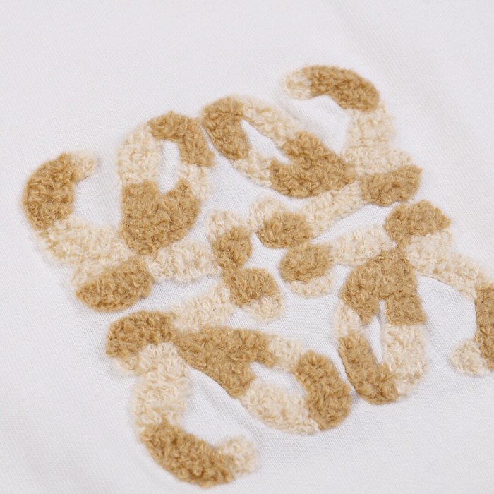 一目惚れ♪ ロエベ スーパーコピー 2024夏の新作タオル刺繍ロゴ刺繍オールインワンネック半袖Tシャツ