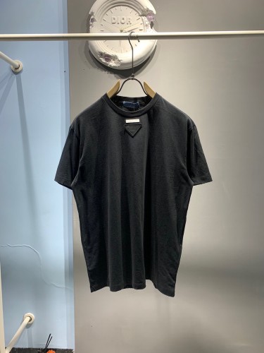 稀少 プラダ n級品 2024 SS春夏新作三角唘擦破布刺繍ロゴ丸首半袖Tシャツ