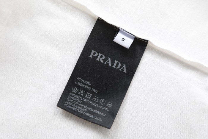 【話題商品！】プラダ 激安通販 ジャカードニットクルーネックTシャツ半袖