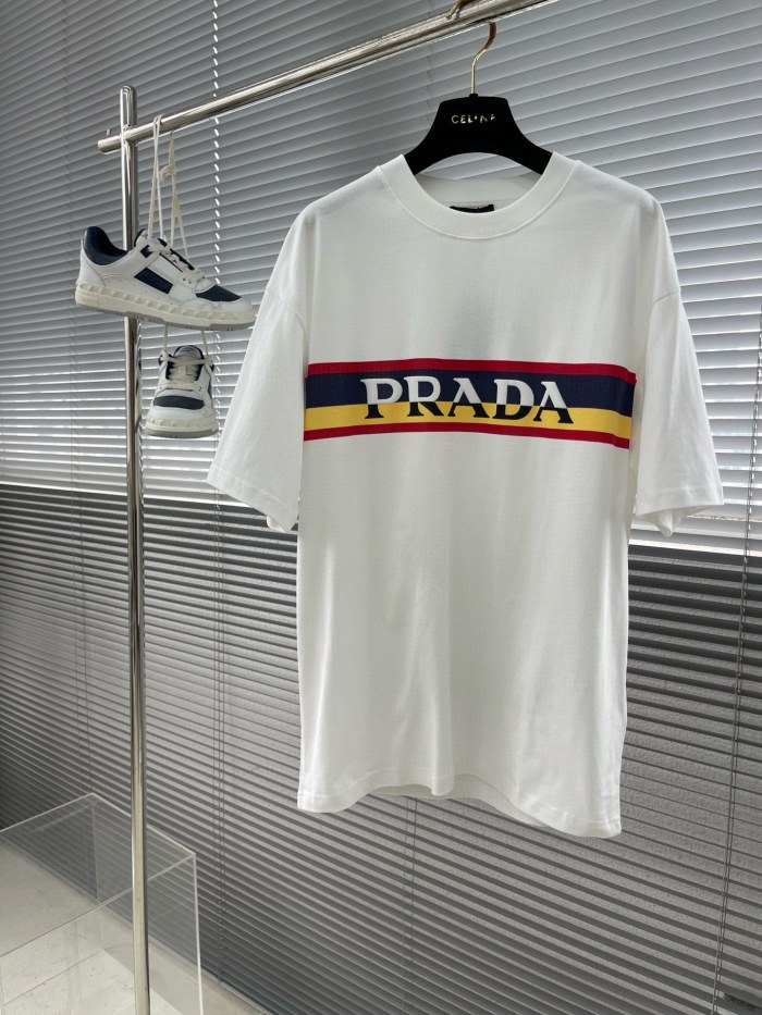 追跡付 プラダ 激安通販 2024 ss最新レザーロゴ発泡丸首半袖Tシャツ