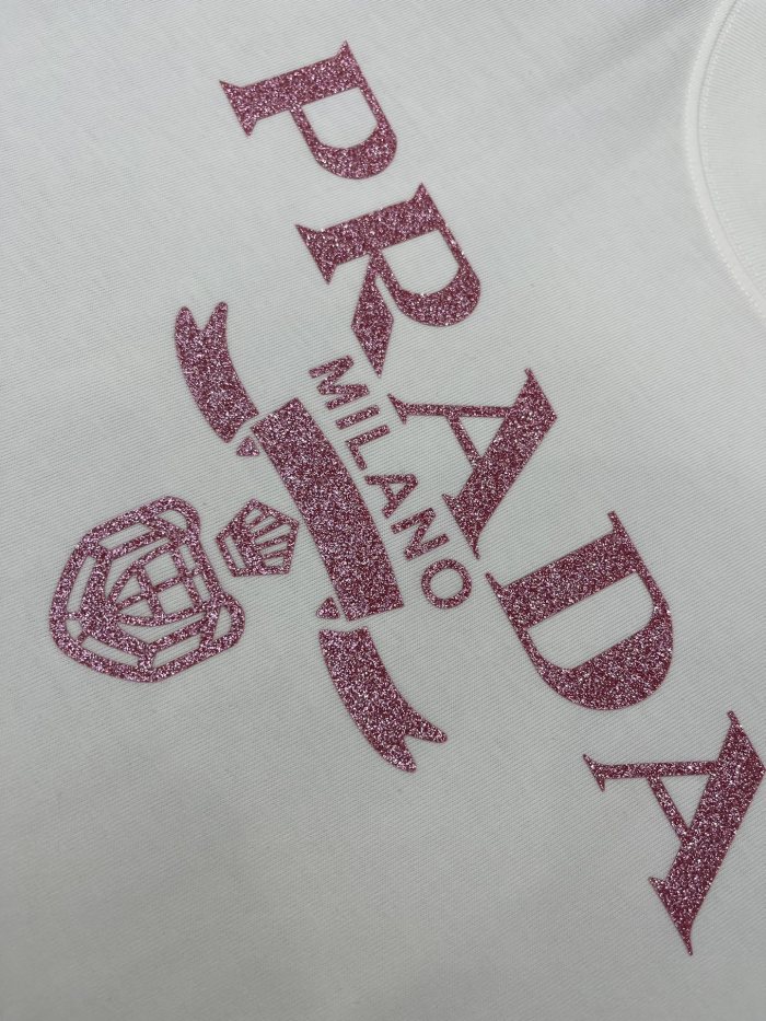 追跡付 プラダ 偽物通販 ゴールドロゴ丸首半袖Tシャツ2色