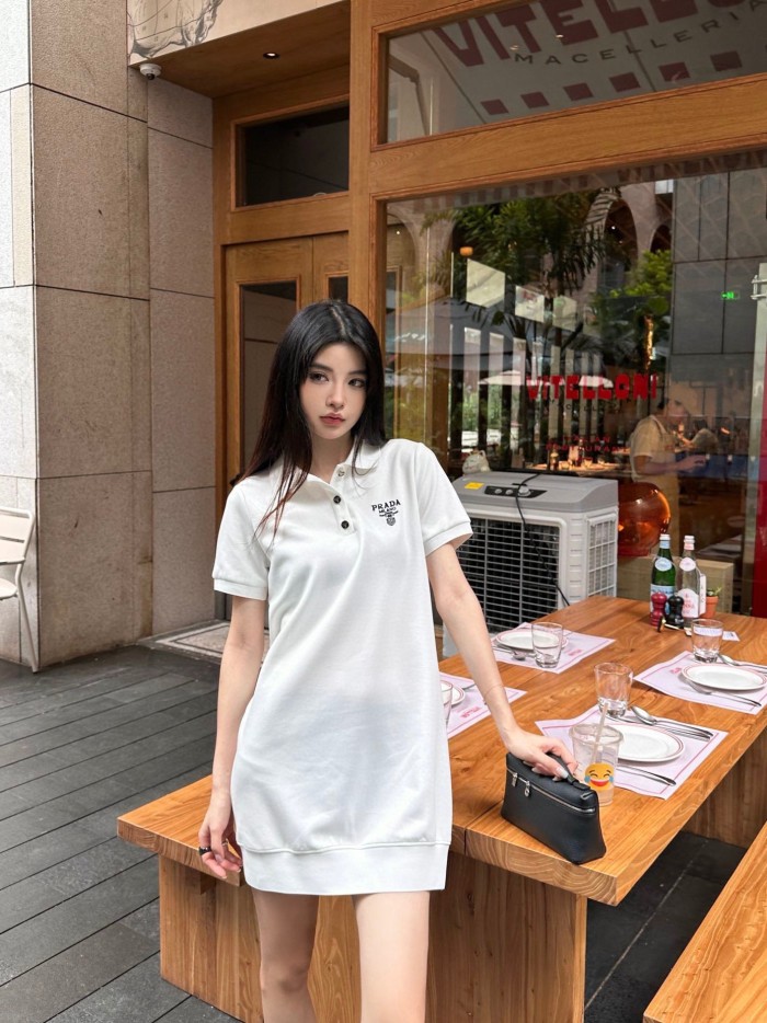 大人気 プラダ n級品 24 ss新作ワンピース2色